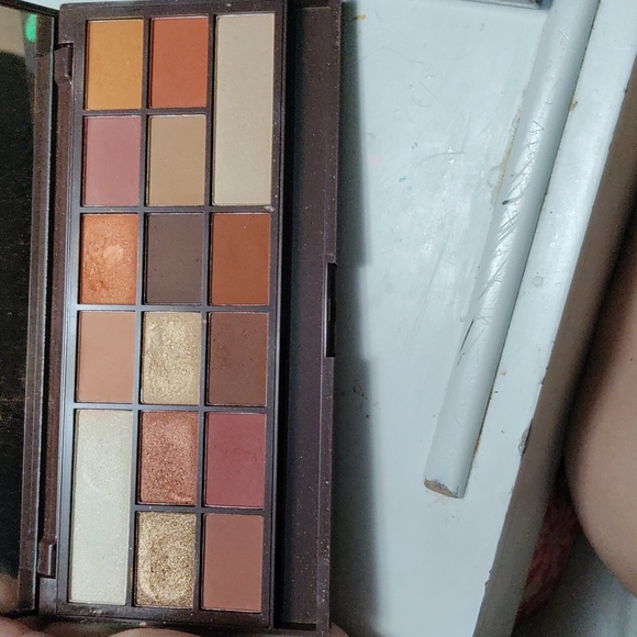 2 of 5 heart revolution chocolate bar collection - Picture 2 of 6